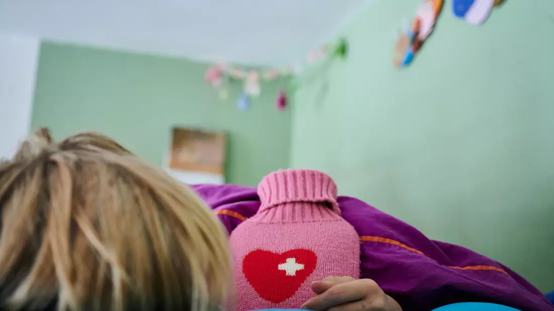 Schulkinder in Deutschland berichten zunehmend von psychosomatischen Beschwerden. - Bild: Annette Riedl/dpa
