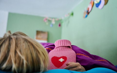 Schulkinder in Deutschland berichten zunehmend von psychosomatischen Beschwerden. - Foto: Annette Riedl/dpa