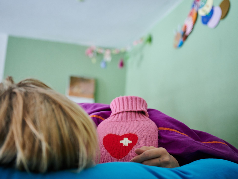 Schulkinder in Deutschland berichten zunehmend von psychosomatischen Beschwerden. - Foto: Annette Riedl/dpa