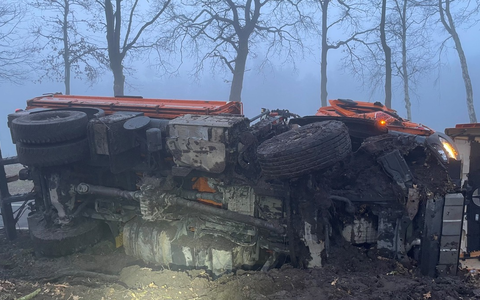 POL-HK: Schneverdingen: Lkw kippt um - L 170 gesperrt; Schneverdingen: Einbruch; Soltau: Graffiti an Hauswand; Soltau/A 7: Graffiti an Hauswand - Foto: presseportal.de