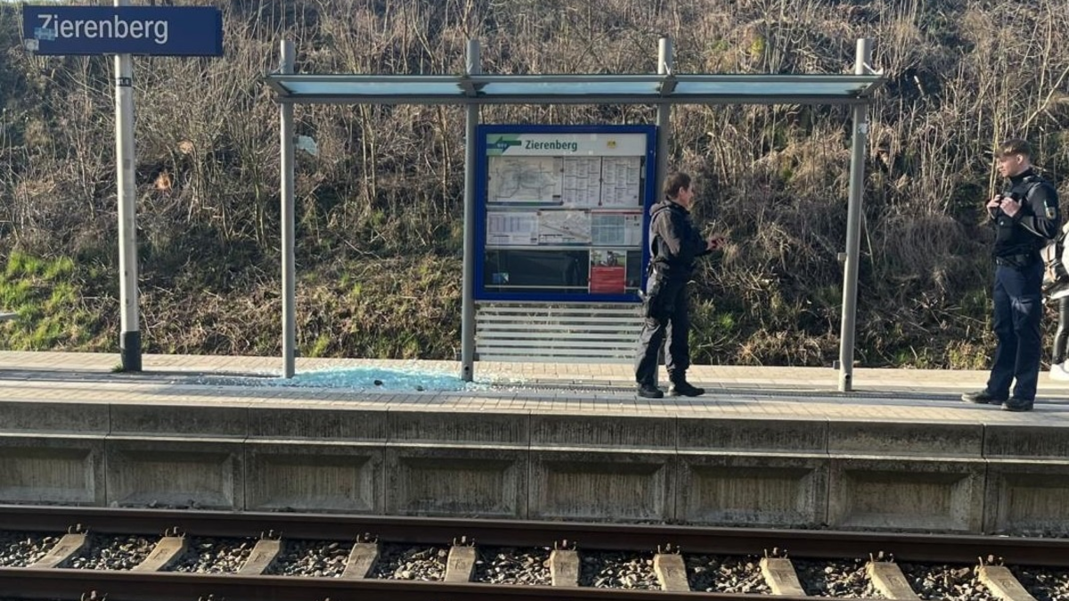 BPOL-KS: Vandalismus - Scheibe am Bahnhof Zierenberg zerstört - Foto: presseportal.de