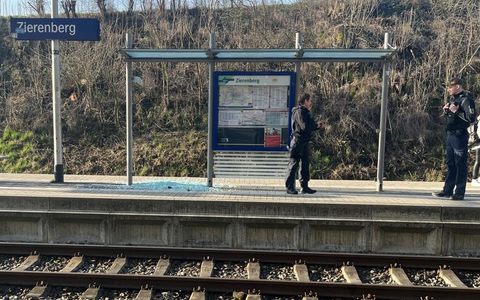 BPOL-KS: Vandalismus - Scheibe am Bahnhof Zierenberg zerstört - Foto: presseportal.de