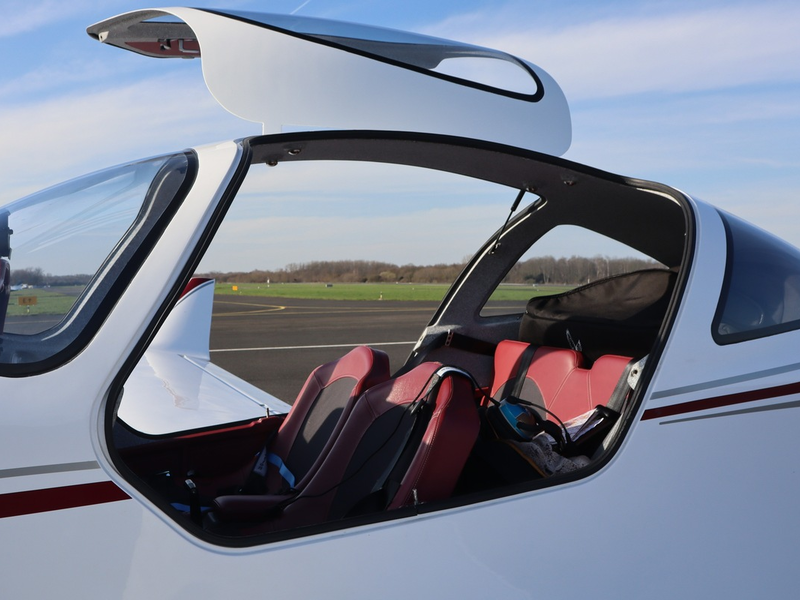 POL-MG: Flugzeugtür stürzt in Gebüsch - Keine Verletzten - Foto: presseportal.de