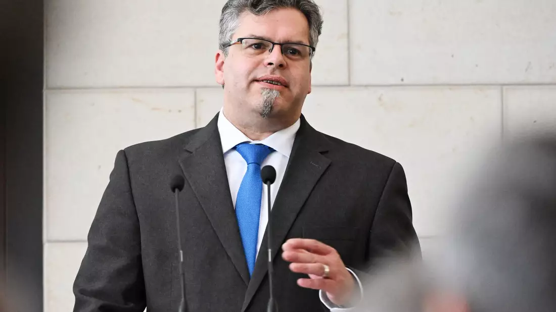 Jens Rommel bei seiner offiziellen Amtseinführung. - Bild: Uli Deck/dpa
