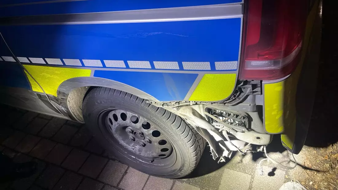 POL-MK: VW Fahrer kollidiert mit Streifenwagen nach Sekundenschlaf - Bild: presseportal.de