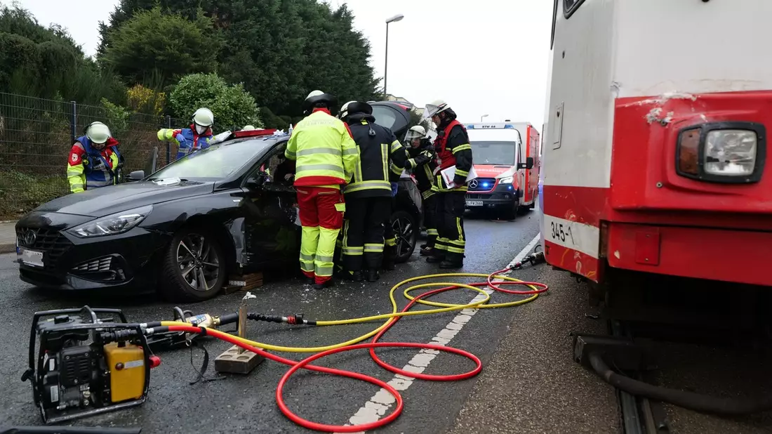 FW-DO: Marsbruchstraße wegen Verkehrsunfall gesperrt - Bild: presseportal.de