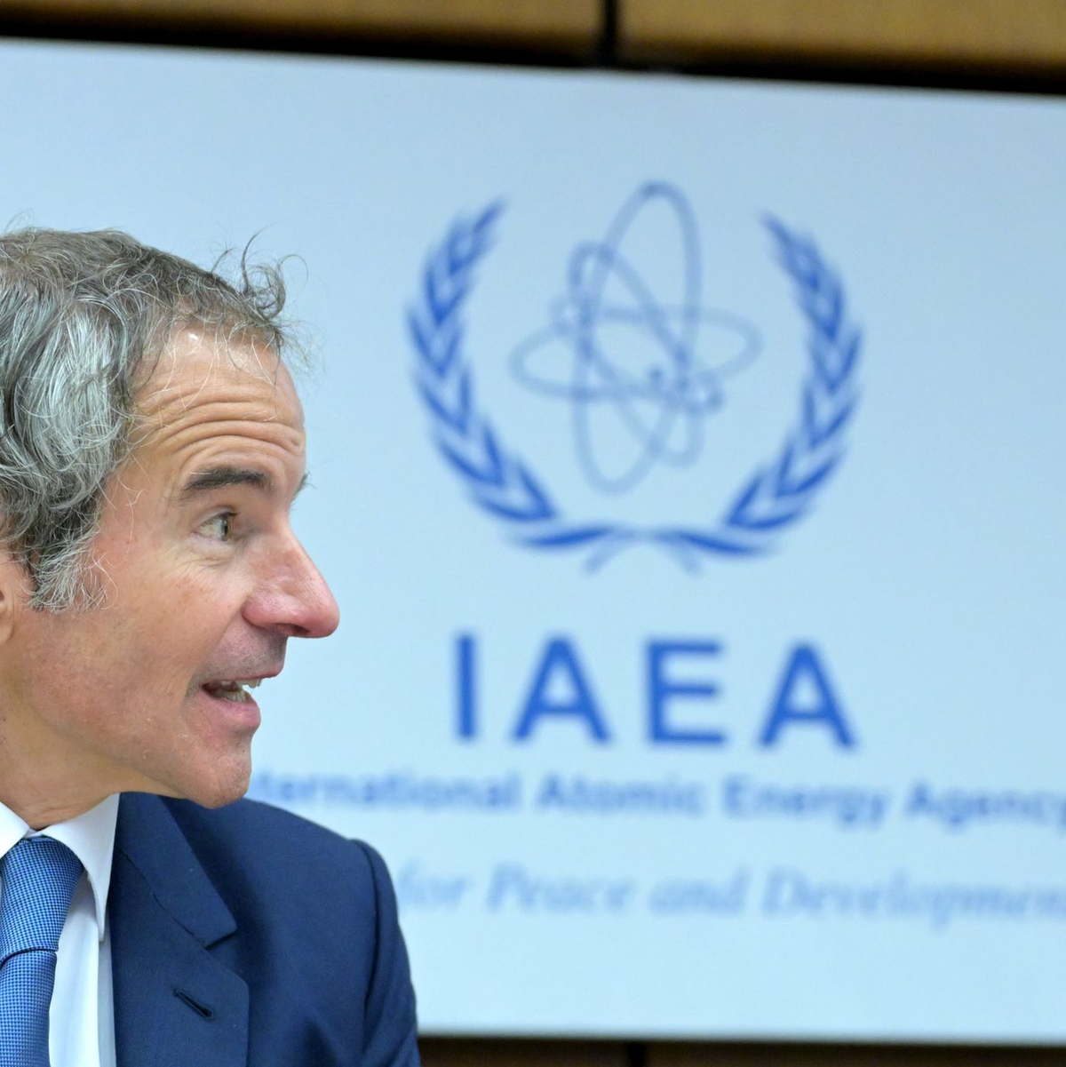 IAEA-Chef Rafael Mariano Grossi will nach Moskau reisen, um mit Wladimir Putin über die Sicherheitslage des Atomkraftwerks Saporischschja zu sprechen. - Foto: Roland Schlager/APA/dpa