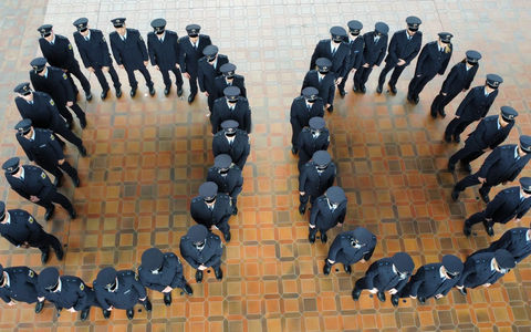 BPOL NRW: Die Bundespolizeiinspektion Dortmund begrüßt 41 neue Polizeimeisterinnen und Polizeimeister - Bild: presseportal.de