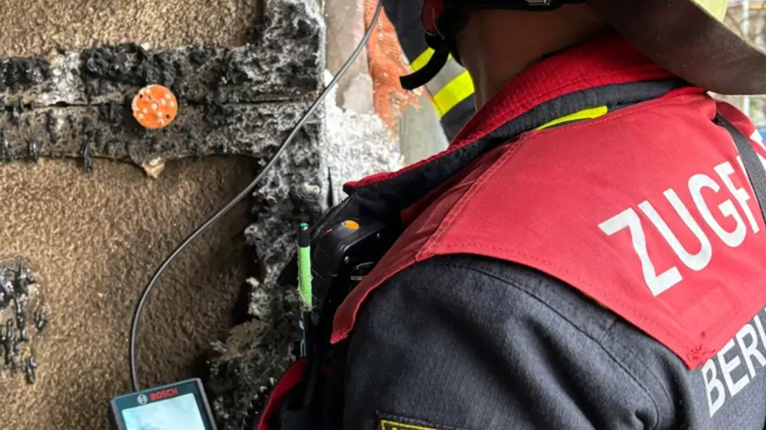 FW-M: Balkonmöblierung in Brand (Laim) - Bild: presseportal.de