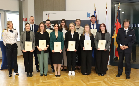 HZA-DD: Start in ein spannendes und sicheres Berufsleben beim Hauptzollamt Dresden - Zoll erstmals mit neuem Bachelor-Studiengang - Foto: presseportal.de