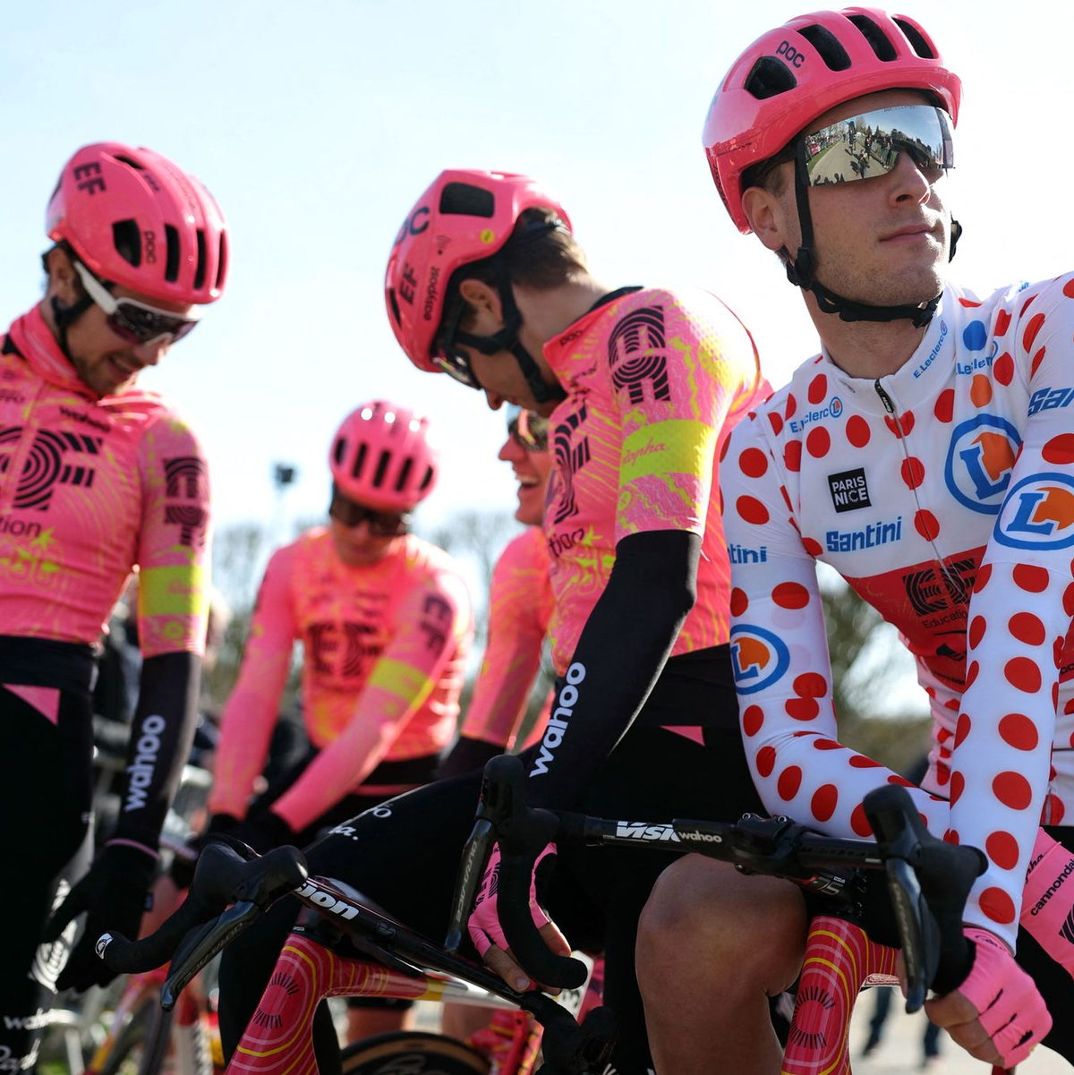Musste das Bergtrikot wieder abgeben: Jonas Rutsch (r). - Foto: Thomas Samson/AFP/dpa