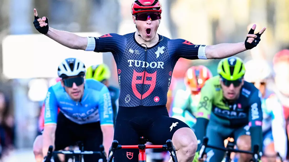 Arvid de Kleijn vom zweitklassigen Tudor-Team gewann die zweite Etappe von Paris-Nizza. - Bild: Jasper Jacobs/Belga/dpa
