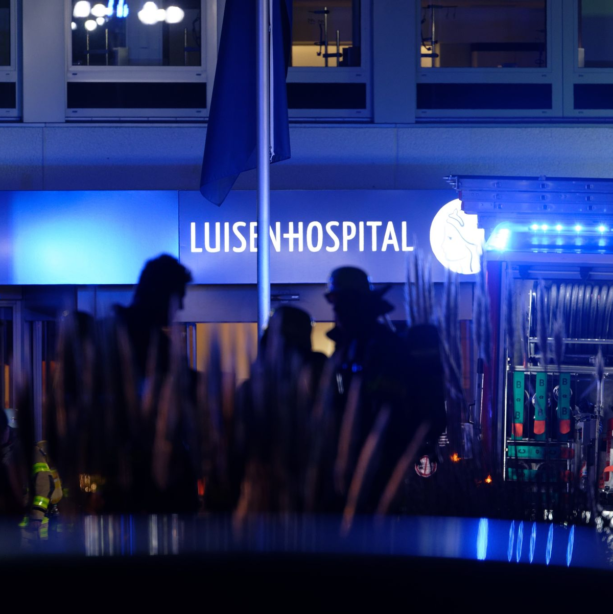 Eine 65-jährige Frau, die sich stundenlang in einem Raum des Krankenhauses verschanzt hatte, konnte überwältigt werden. - Foto: Henning Kaiser/dpa