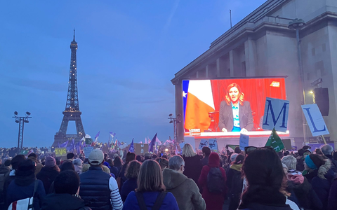 Eine Abstimmung mit großer Symbolkraft: In Frankreich wird die Freiheit auf Abtreibung in der Verfassung verankert. - Foto: Oleg Cetinic/AP/dpa