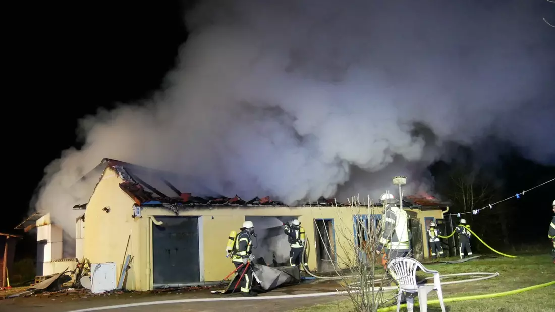 FW Celle: Gebäudebrand in Hustedt - Bild: presseportal.de