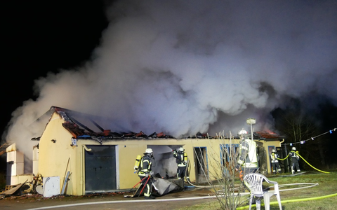 FW Celle: Gebäudebrand in Hustedt - Foto: presseportal.de
