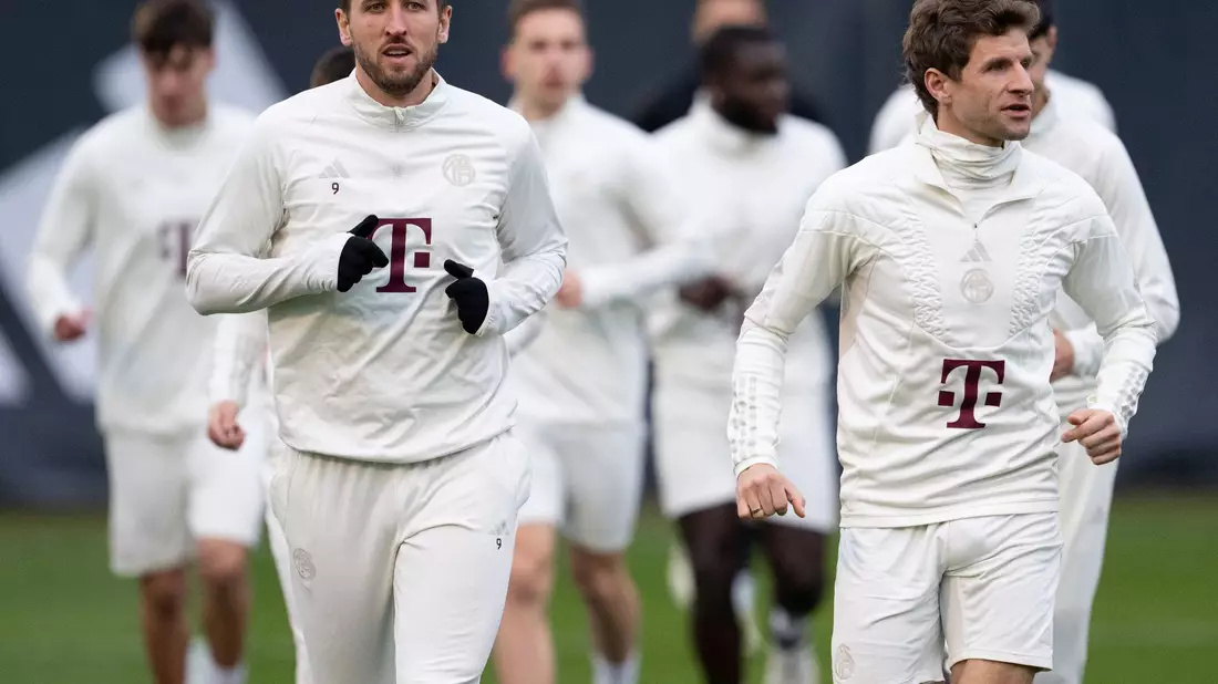 Die Bayern-Offensive um Harry Kane (l) muss liefern. - Bild: Sven Hoppe/dpa