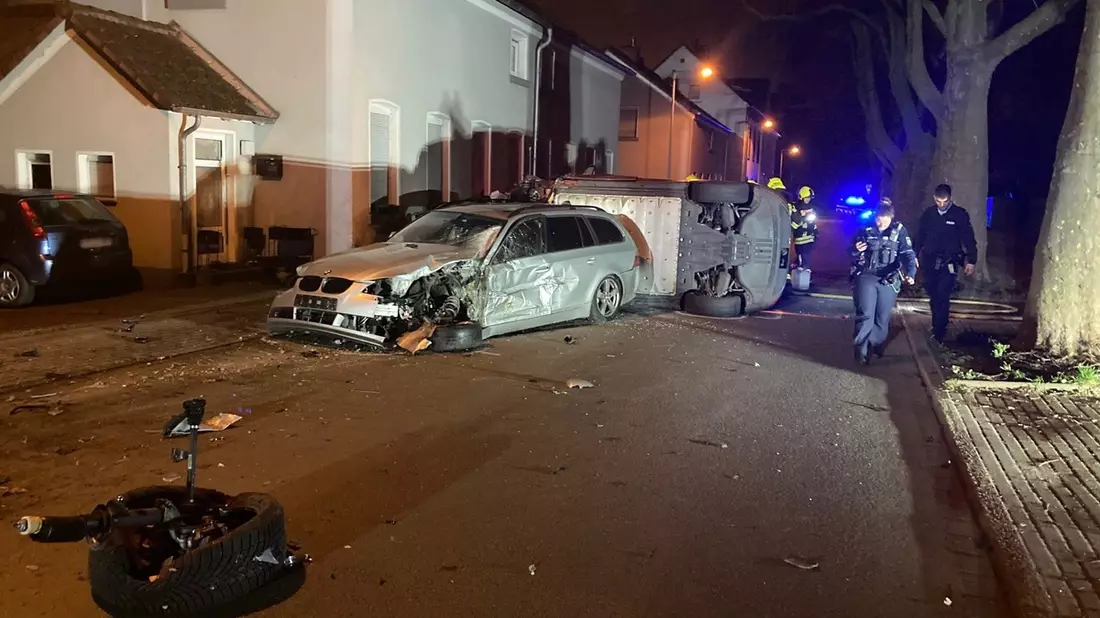 FW-OB: Sieben beschädigte Fahrzeuge nach Verkehrsunfall - Bild: presseportal.de