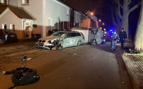 FW-OB: Sieben beschädigte Fahrzeuge nach Verkehrsunfall - Foto: presseportal.de