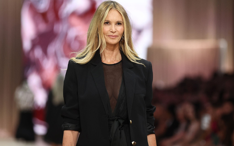 Elle Macpherson auf dem Catwalk in Melbourne. - Foto: Daniel Pockett/AAP/dpa