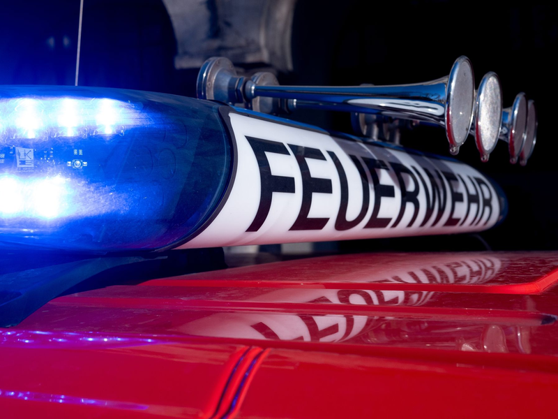 Wie die Polizei mitteilte, wurde die Feuerwehr am Morgen zu dem Brand im Bereich Goßen-Neu Zittau (Landkreis Märkisch Oderland) gerufen und begann mit den Löscharbeiten. (Symbolbild) - Foto: Niklas Treppner/dpa