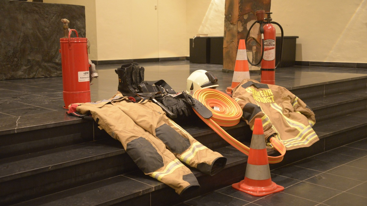 FW Tönisvorst: Herzliche Einladung zum Gottesdienst für die Lebenden und Verstorbenen der Feuerwehr Tönisvorst - Foto: presseportal.de