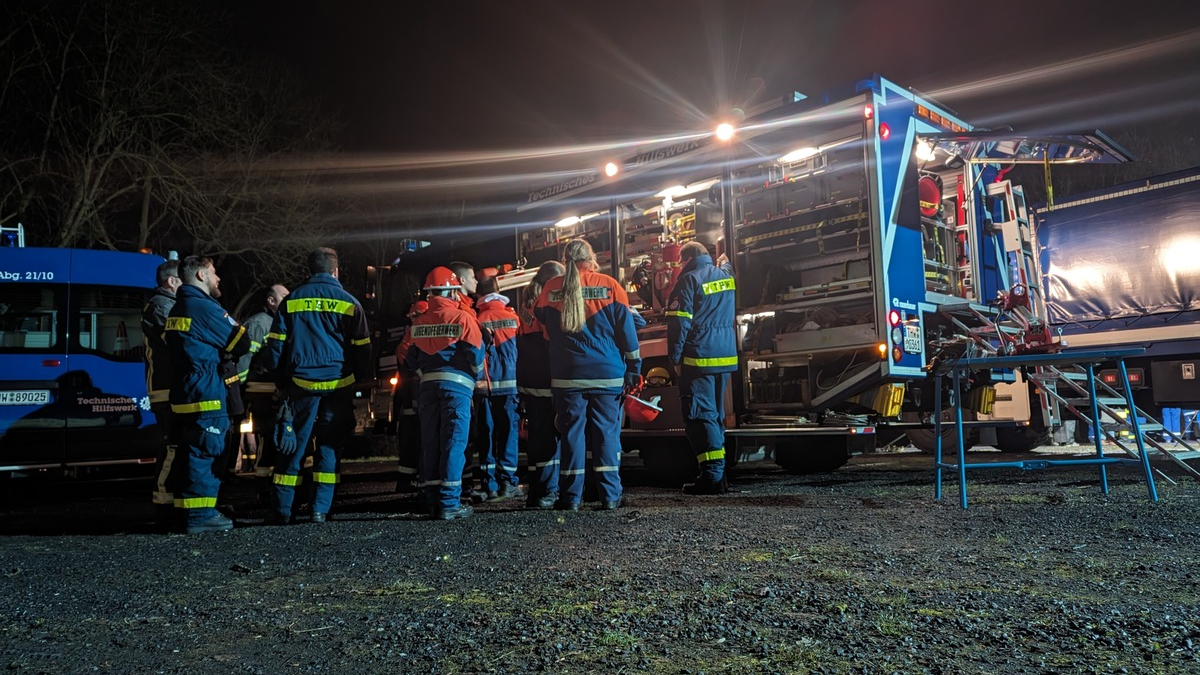 FW-AR: Übungsabend der Jugendfeuerwehr Arnsberg mit Präsentation des THW - Foto: presseportal.de