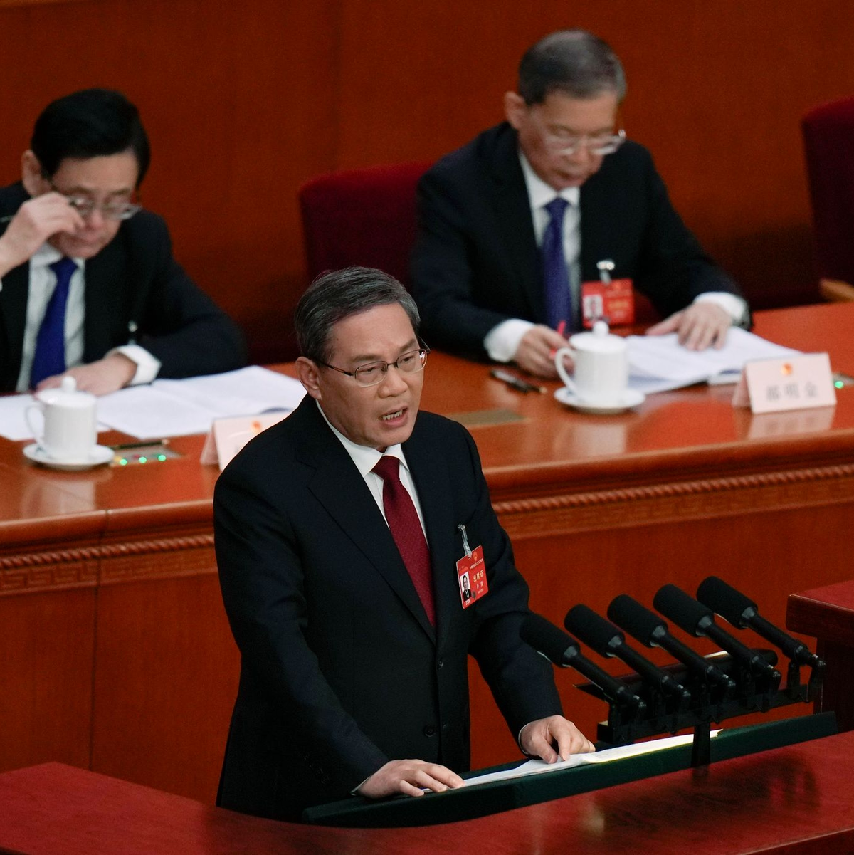 «Es wird nicht einfach sein, die diesjährigen Ziele zu erreichen»: der chinesische Ministerpräsident Li Qiang. - Foto: Andy Wong/AP/dpa
