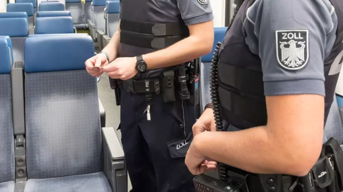 HZA-LÖ: Zollstreife stellt rund 400 geschmuggelte Zigarren sicher Teures Rauchvergnügen - Bild: presseportal.de
