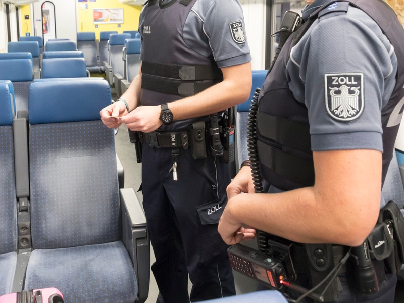 HZA-LÖ: Zollstreife stellt rund 400 geschmuggelte Zigarren sicher Teures Rauchvergnügen - Foto: presseportal.de