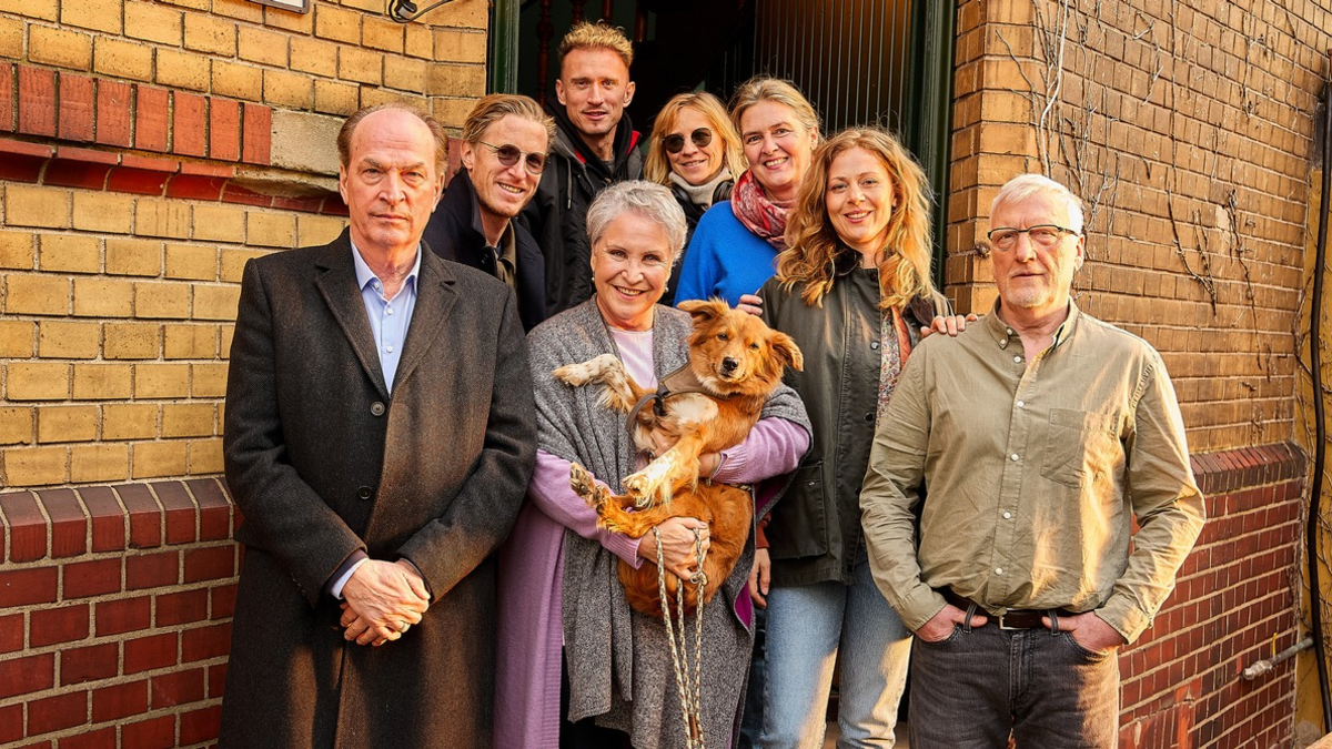 Katerina Jacob im verbalen Schlagabtausch mit Herbert Knaup: Dreharbeiten in Köln für den vierten Film der ARD-Degeto-Komödienreihe 