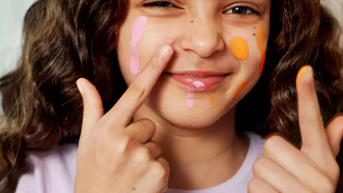 Dove launcht aufmerksamkeitsstarke TikTok-Kampagne #TheFaceof10 um das Selbstwertgefühl von Mädchen zu stärken und sie vor dem Druck der Anti-Aging-Hautpflege zu bewahren - Bild: presseportal.de