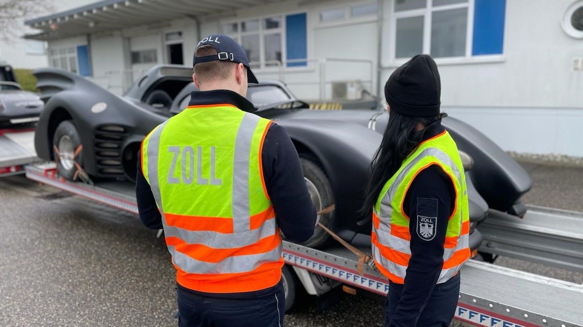 HZA-HN: Batmans geflügeltes Gefährt beim Zoll eingeflattert - Foto: presseportal.de