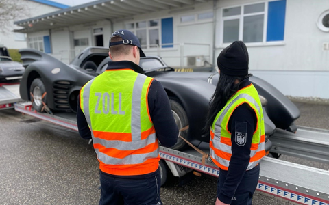 HZA-HN: Batmans geflügeltes Gefährt beim Zoll eingeflattert - Foto: presseportal.de