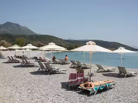 Der klassische Badeurlaub ist bei deutschen Touristen besonders beliebt. - Foto: Socrates Baltagiannis/dpa