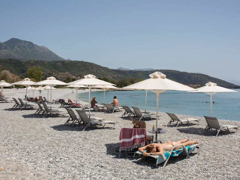 Der klassische Badeurlaub ist bei deutschen Touristen besonders beliebt. - Foto: Socrates Baltagiannis/dpa
