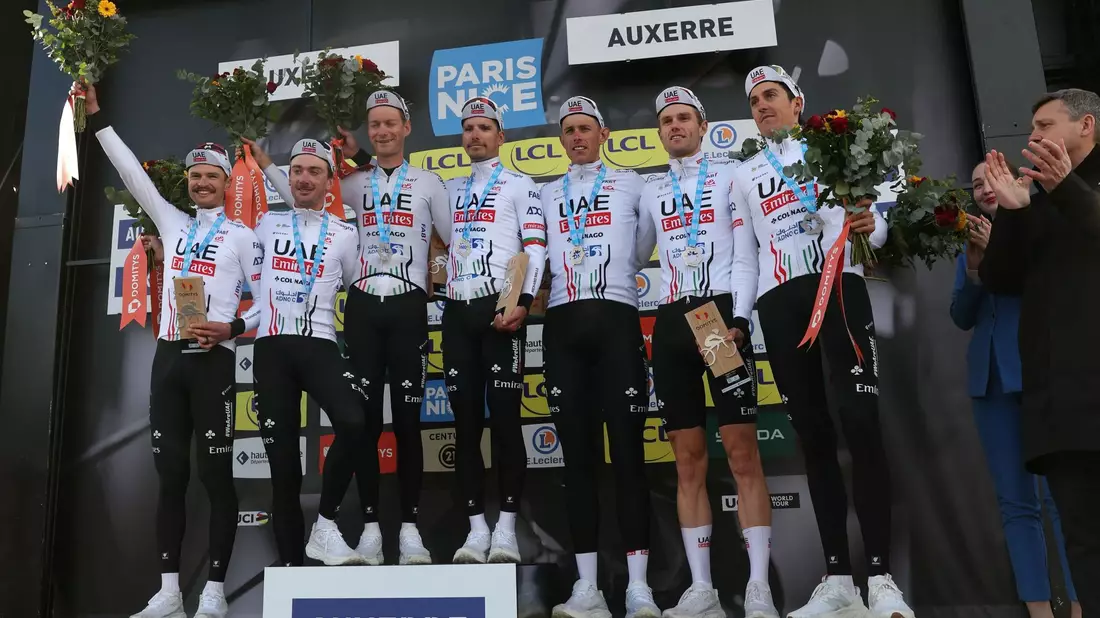 Das UAE-Team holte sich beim Mannschaftszeitfahren von Paris-Nizza den Sieg. - Bild: Thomas Samson/AFP/dpa