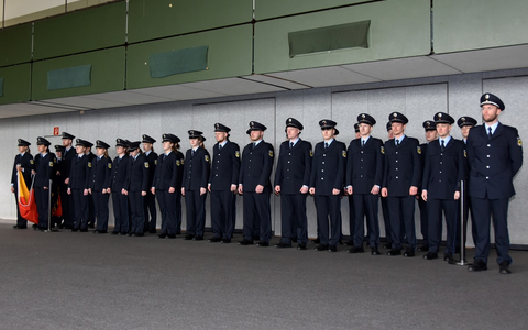 BPOLD-BBS: Verstärkung für den Norden - Bundespolizei vereidigt 53 junge Polizistinnen und Polizisten - Foto: presseportal.de
