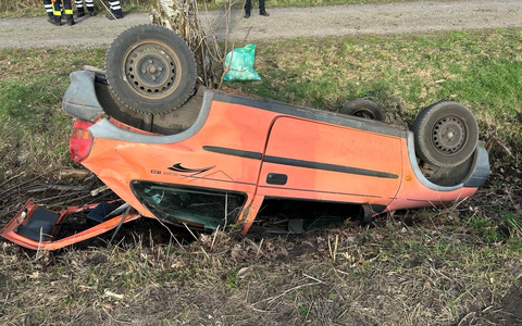 FW-ROW: Drei Menschen bei Verkehrsunfall in Hütten verletzt - Foto: presseportal.de