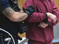 Die Staatsanwaltschaft Stuttgart hat Anklage unter anderem wegen versuchten Mordes gegen den 23 Jahre alten mutmaßlichen Granatenwerfer erhoben. - Foto: Bernd Weißbrod/dpa