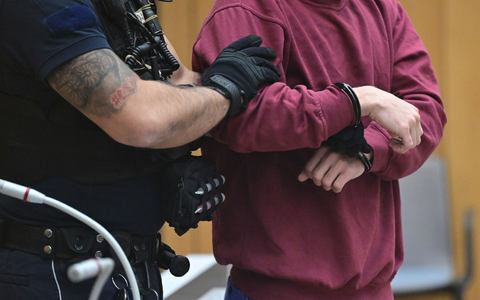 Die Staatsanwaltschaft Stuttgart hat Anklage unter anderem wegen versuchten Mordes gegen den 23 Jahre alten mutmaßlichen Granatenwerfer erhoben. - Foto: Bernd Weißbrod/dpa