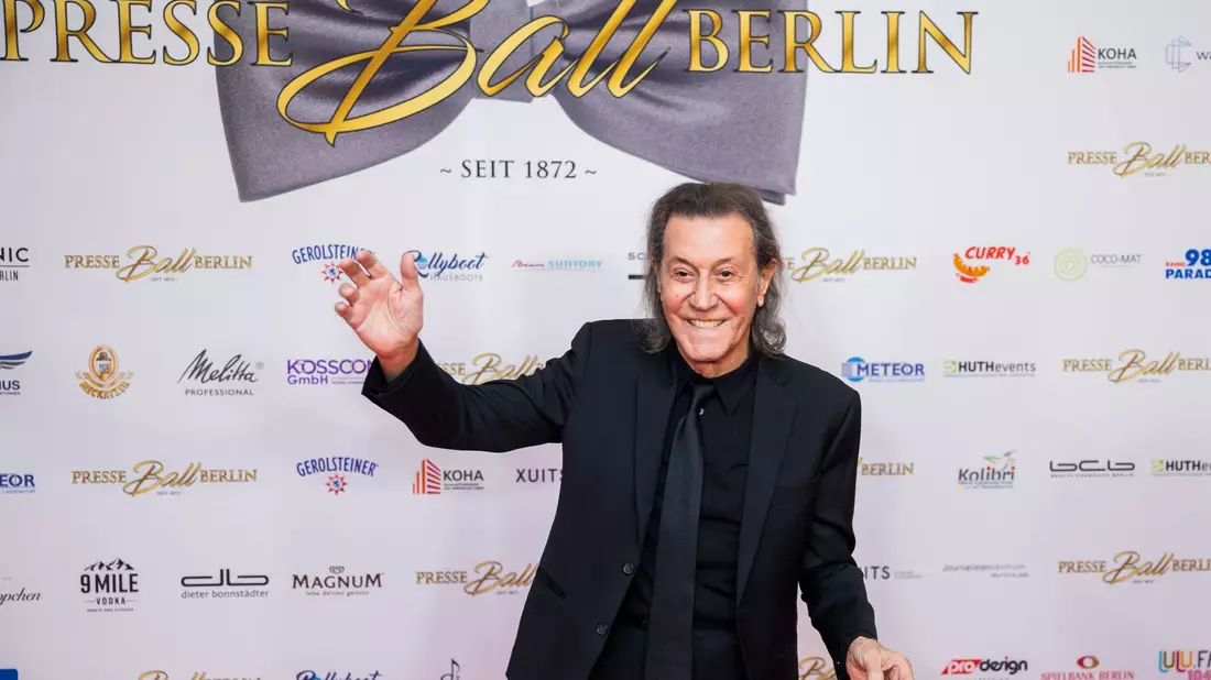 Albert Hammond, Musiker, kommt zum Berliner Presseball ins Hotel «Titanic Chaussee Berlin». Der legendäre Songwriter hat erstmals seit 20 Jahren wieder ein Album mit neuen Songs veröffentlicht, die er selbst singt. - Bild: Christoph Soeder/dpa