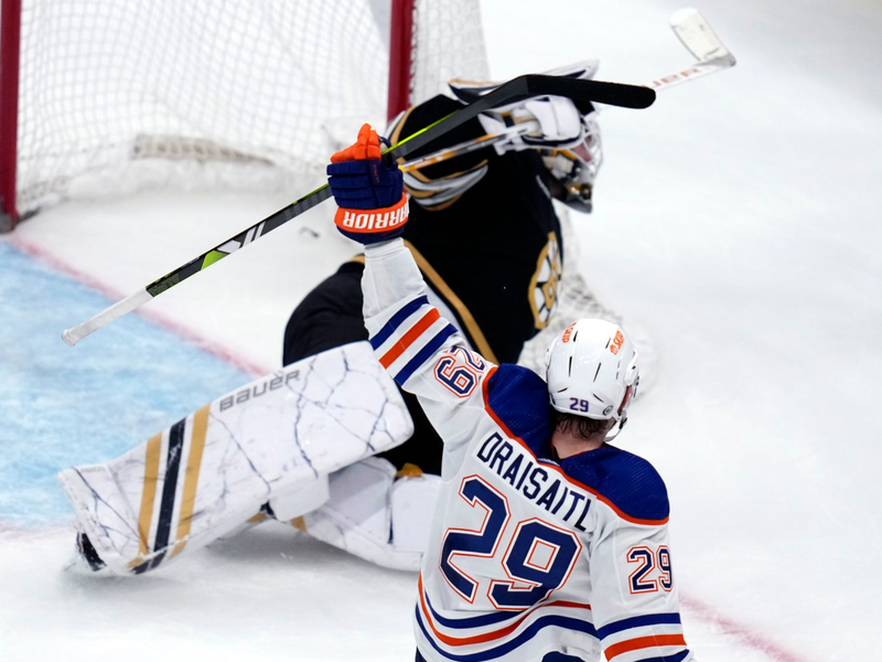 Leon Draisaitl schoss die Edmonton Oilers in Boston zum Sieg. - Foto: Charles Krupa/AP