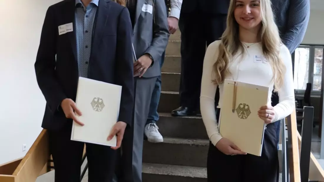 HZA-LÖ: Sechs Bachelorstudentinnen und -studenten beim Hauptzollamt Lörrach eingestellt - Bild: presseportal.de