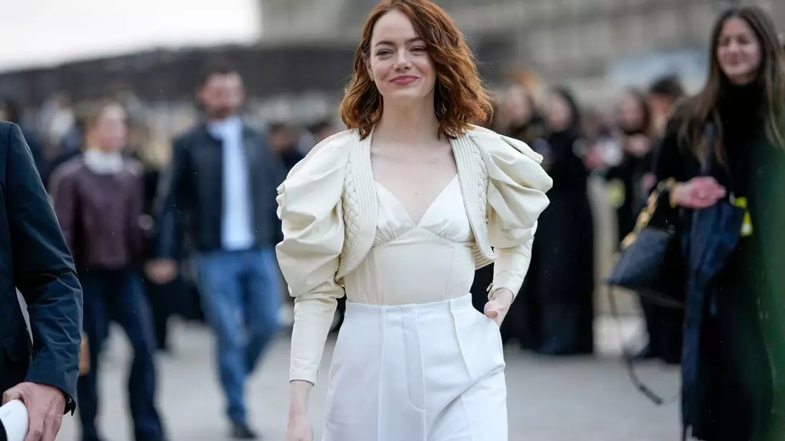 Vor der Oscar-Verleihung hat Emma Stone noch einen Abstecher nach Paris gemacht. - Bild: Scott A Garfitt/Invision/AP/dpa