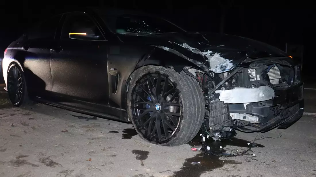 POL-HF: BMW kommt von Fahrbahn ab - 25-Jährige fährt unter Alkoholeinfluss - Bild: presseportal.de