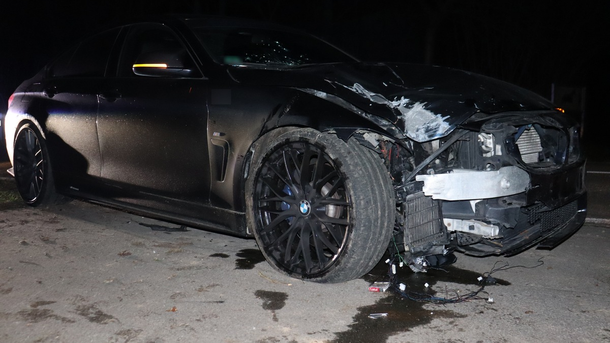 POL-HF: BMW kommt von Fahrbahn ab - 25-Jährige fährt unter Alkoholeinfluss - Foto: presseportal.de