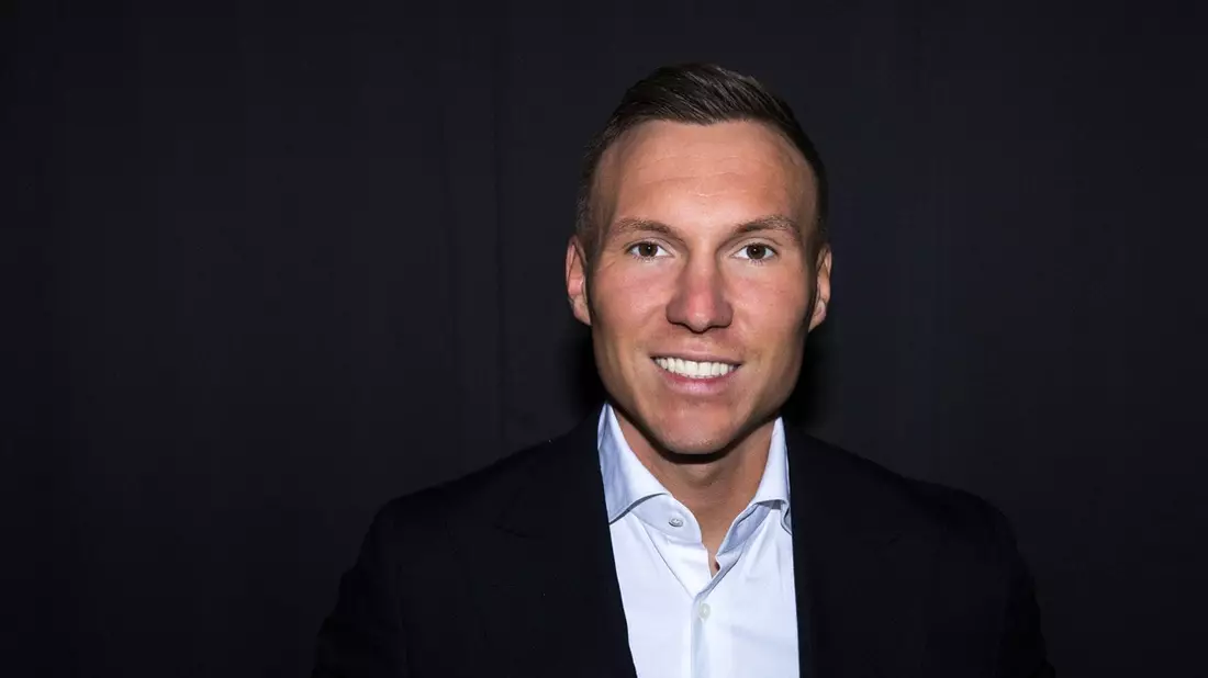 Baukrise und Holzbau: Marvin Ronn zeigt die Chancen eines Technologiewandels in der Baubranche auf - Bild: presseportal.de