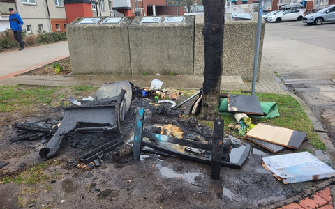 POL-NB: Sperrmüll angezündet - Polizei sucht Zeugen - Foto: presseportal.de