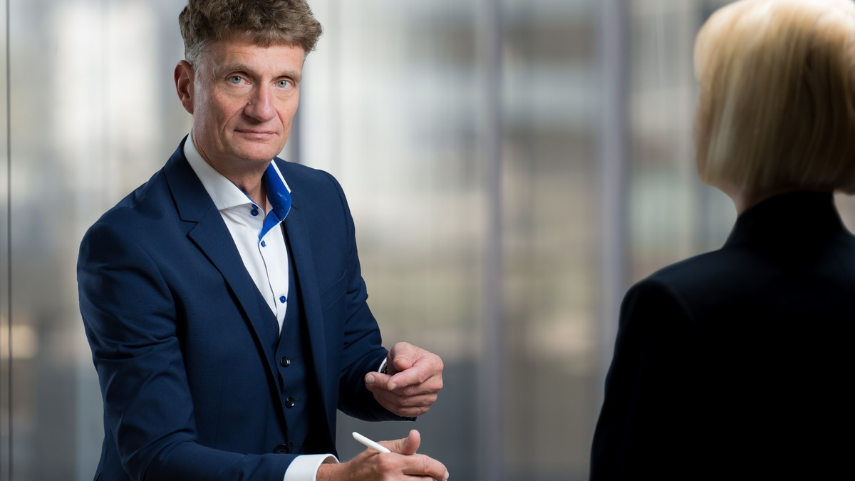 Frank Becker: Warum IT-Projekte in der Gesundheitsbranche immer wieder aus dem Ruder laufen - Foto: presseportal.de